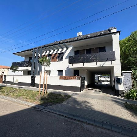 Csipke Residence 1. Hajduszoboszlo Bagian luar foto