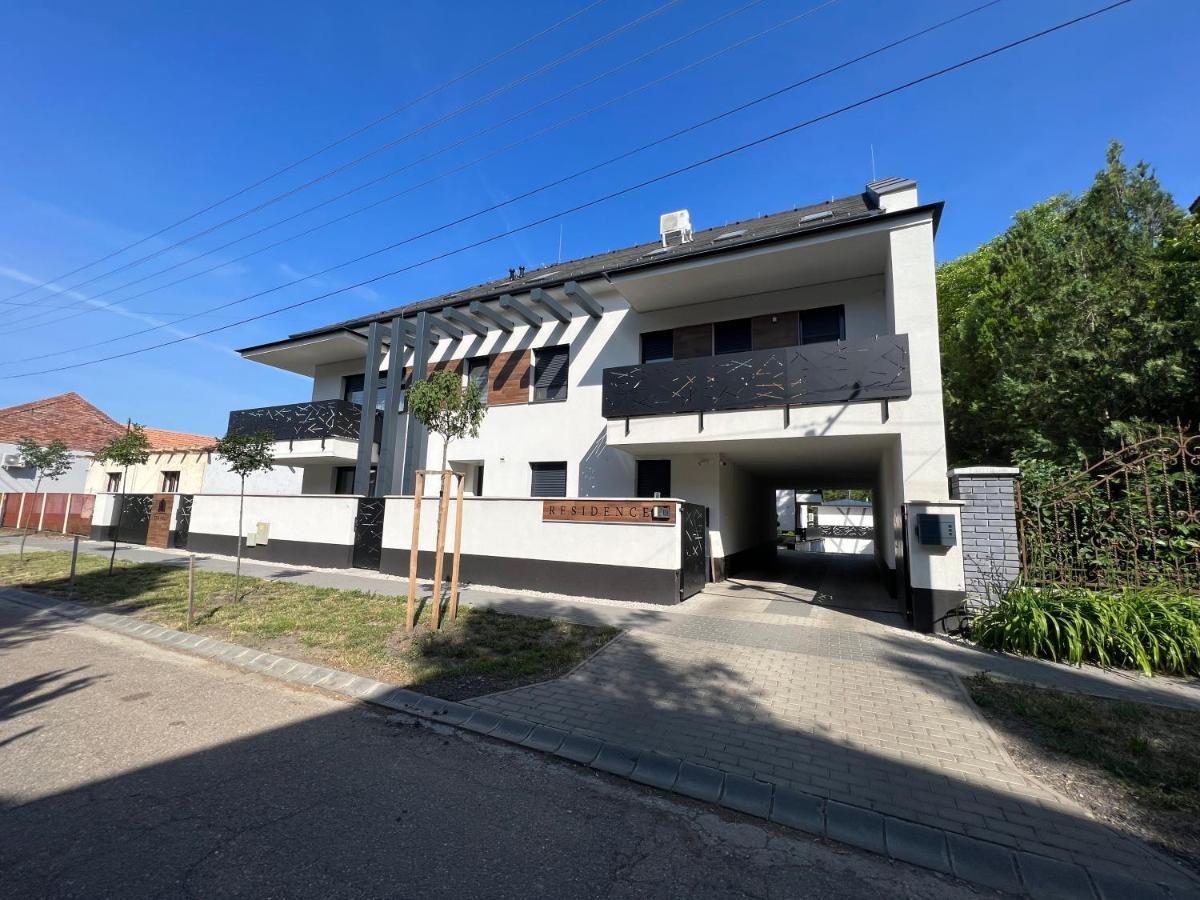 Csipke Residence 1. Hajduszoboszlo Bagian luar foto